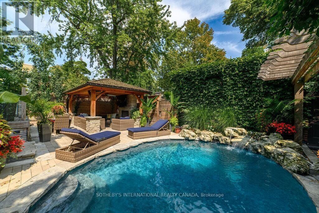 biz-hc-43-maple-ave-jun25_backyard.jpg
